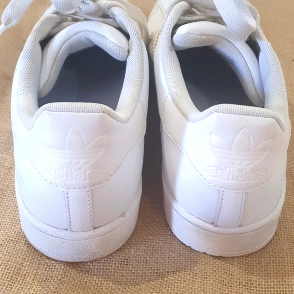 Size 9 Adidas Originals Superstar Sneakers - Picture 3 of 6